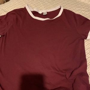 divided h&m maroon t-shirt with white linings